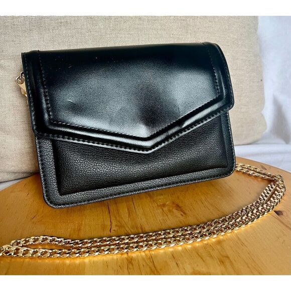 Aldo Black Crossbody bag with a gold chain purse strap - Picture 1 of 10
